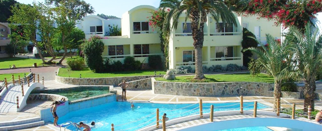 Avra Beach Hotel & Bungalows